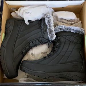 Show boots size 6 brand new Totes